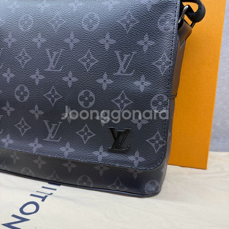 루이비통 이클립스 디스트릭트 메신저백 PM--1