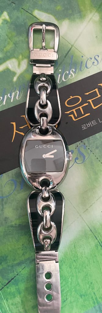 정품.구찌 여성 메탈 시계--0