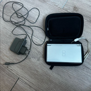신품급 닌텐도 DS Lite 실버 + TT칩 외 2개