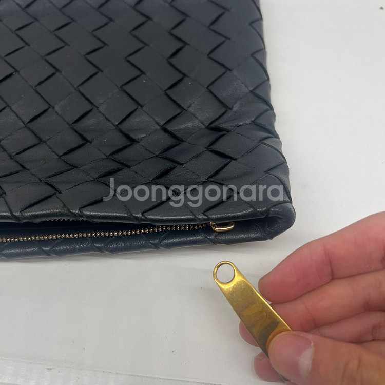 보테가 베네타 인트레치아토 도큐먼트 클러치--4