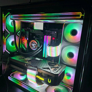 라이젠7 9800X3D RTX5090 리안리 감성본체