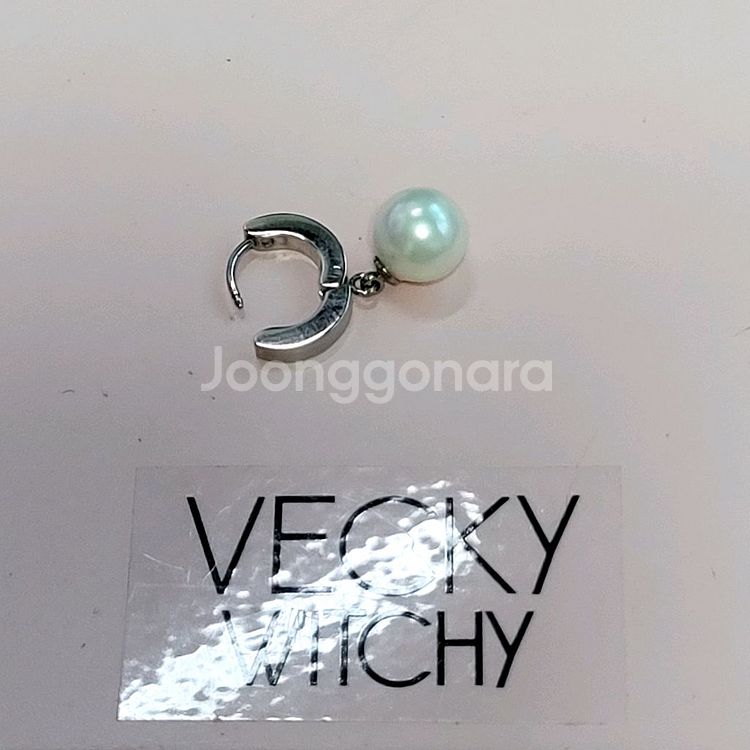 [VECKY WITCHY] 써지컬 진주 귀걸이 새상품--1