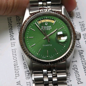 빈티지 부로바 슈퍼세빌 데이데이트 쿼츠 카키그린 쥬빌리