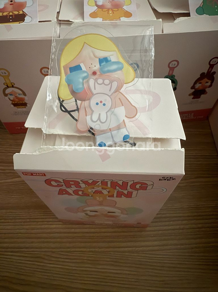 팝마트 크라잉 어게인 키링 새상품 금발시크릿입니다.--0