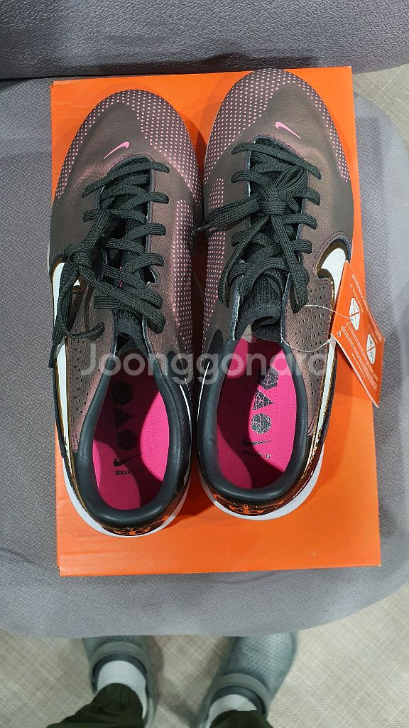 나이키 티엠포 리엑트 레전드9 프로 풋살화판매합니다.--2