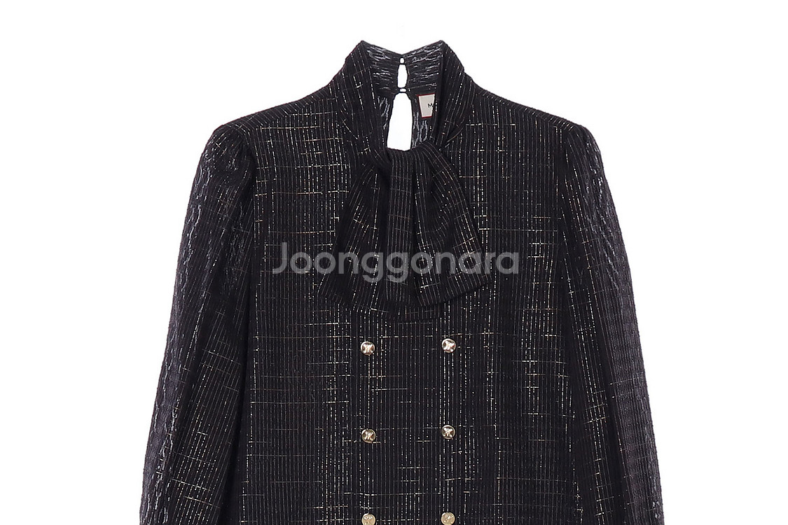 [S]모조에스핀 블랙 금사 골드버튼 스카프 더블 블라우--1