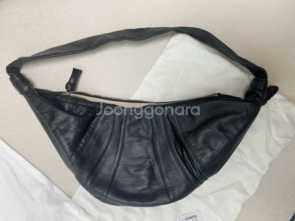 르메르 크루아상 나파 레더 블랙 라지 판매합니다.--1