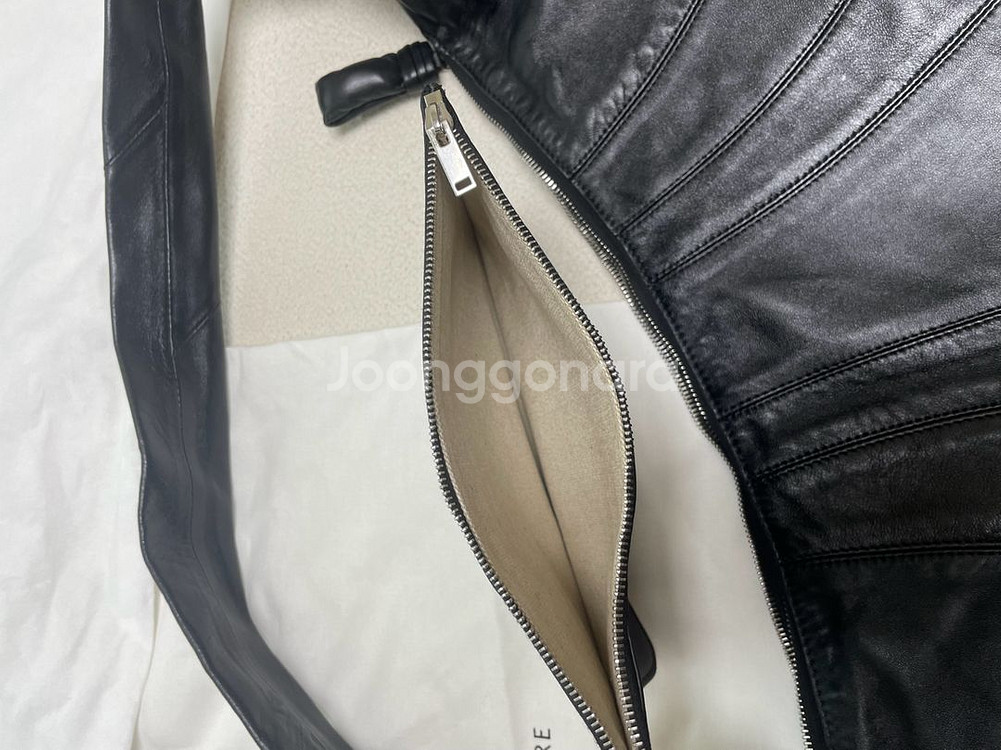 르메르 크루아상 나파 레더 블랙 라지 판매합니다.--6