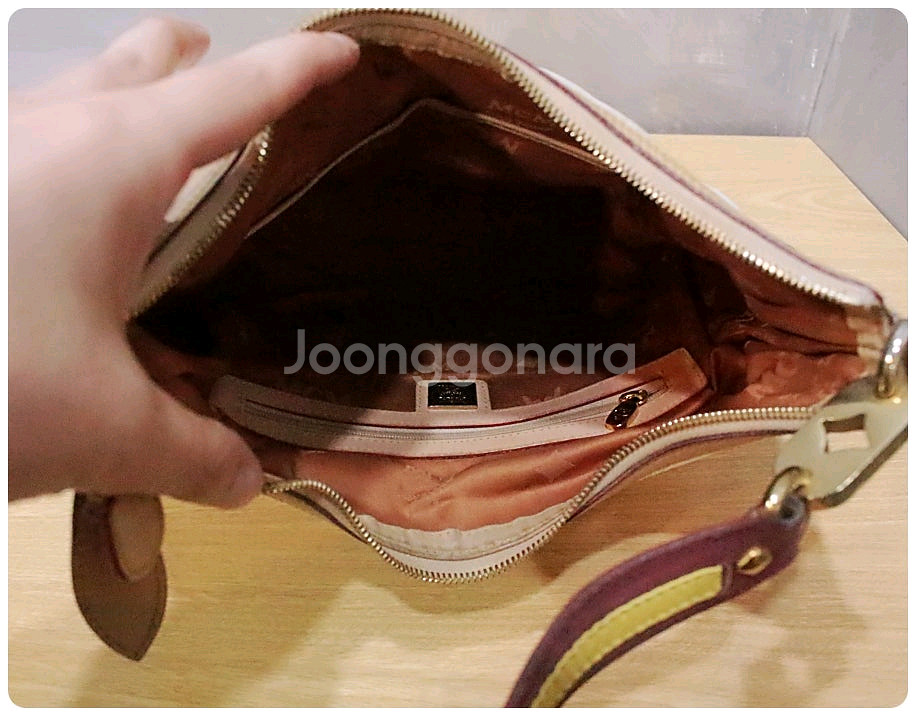 MCM 화이트 비세토스 삼선 호보 숄더백--7