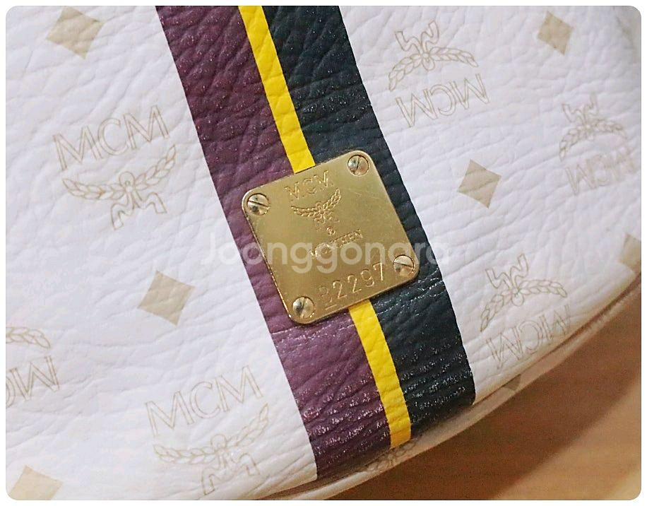 MCM 화이트 비세토스 삼선 호보 숄더백--6