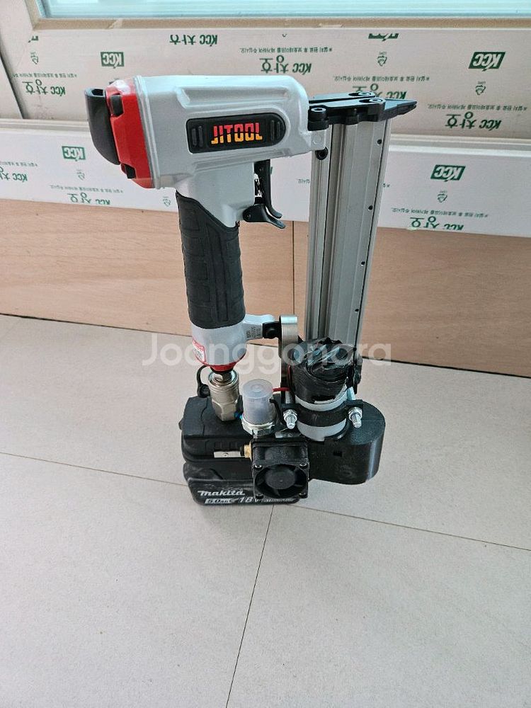 마까다.디월트무선콤프타카--0