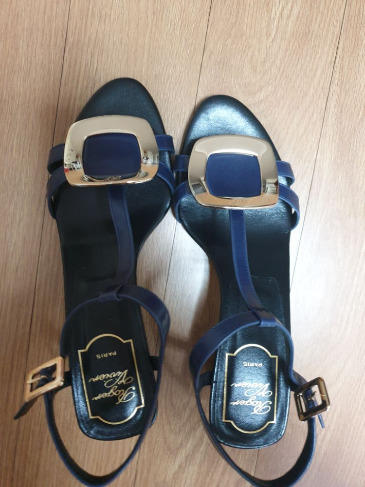 초초특가정품 로저비비에 비키비브메탈 버클샌들 이미지