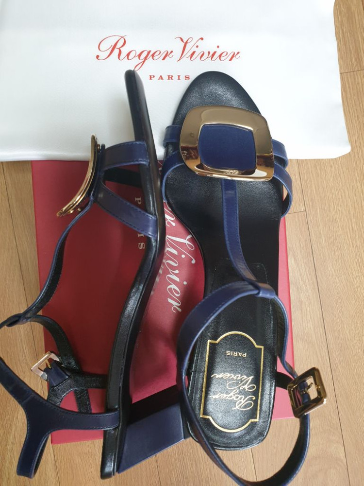 초초특가정품 로저비비에 비키비브메탈 버클샌들 이미지