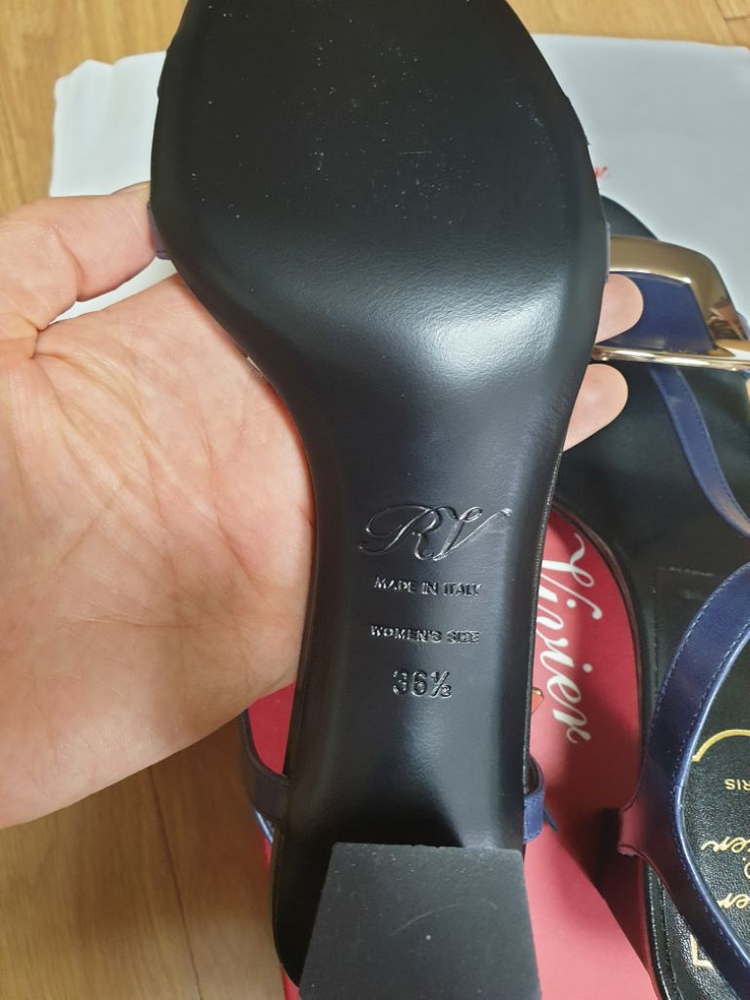 초초특가정품 로저비비에 비키비브메탈 버클샌들 이미지