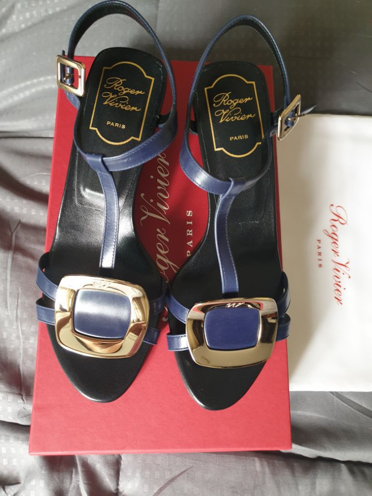 초초특가정품 로저비비에 비키비브메탈 버클샌들 이미지