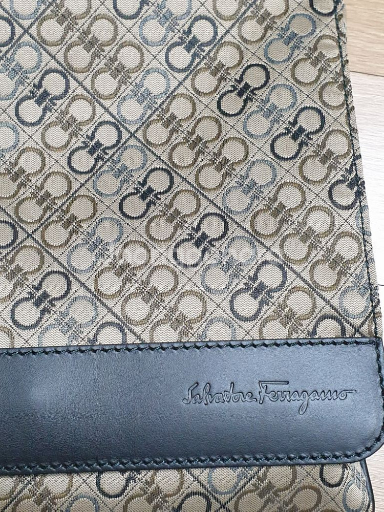 초초특가페라가모 정품 크로스백이예요--3