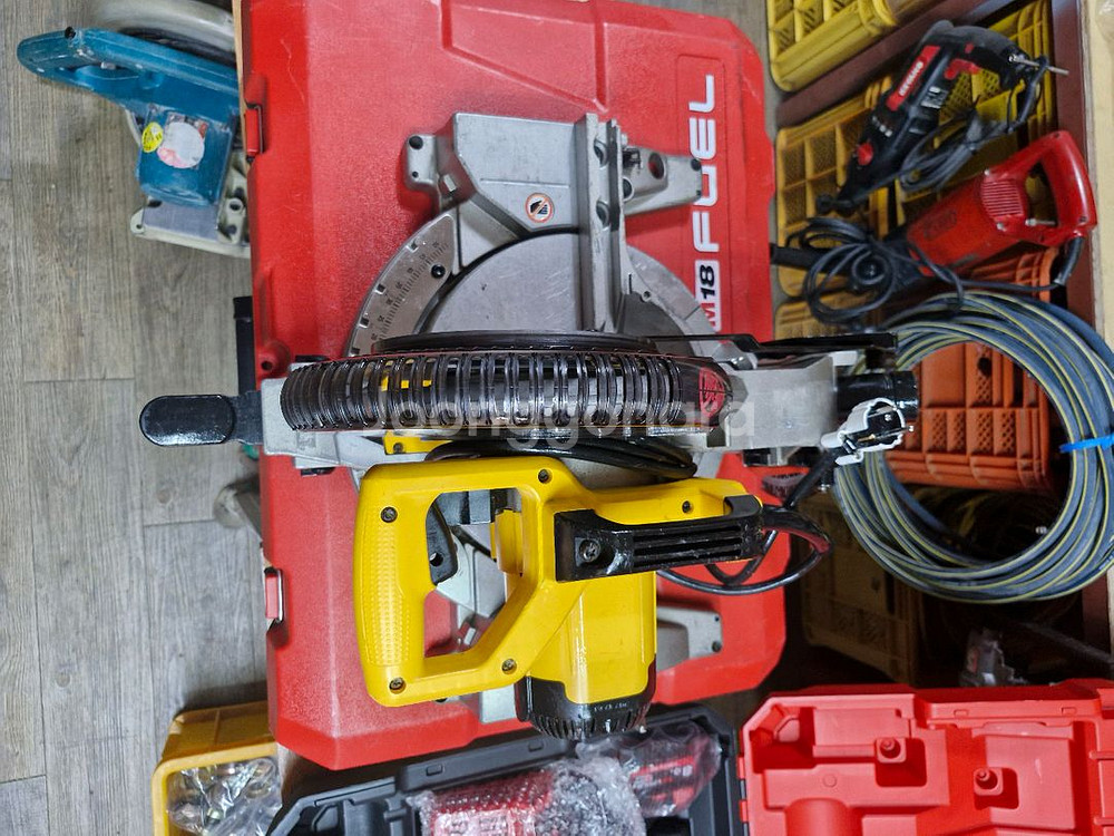 디월트각도절단기 마이터쏘 DWS713 각도카타기--5