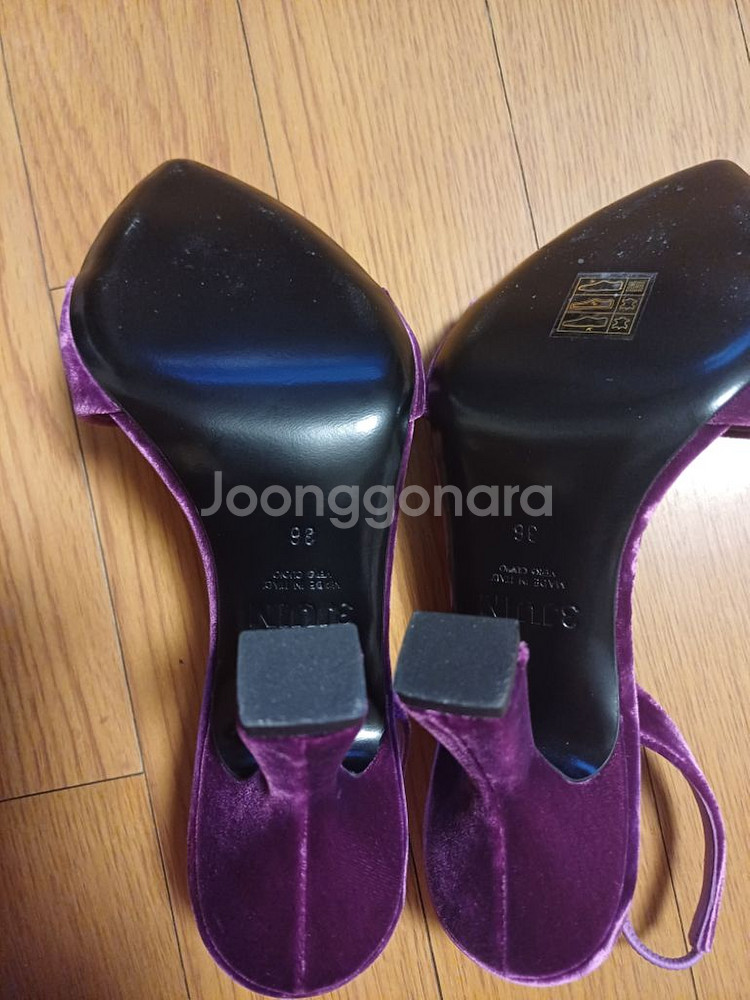 새상품 이태리 3JUIN(3주인) 스웨이드 샌들 36--5