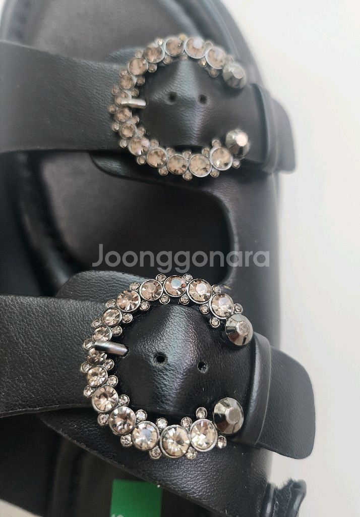 베네통 블랙 샌들--3