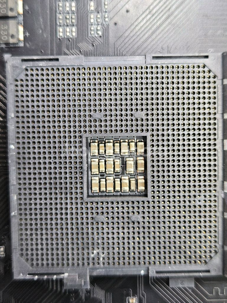 X570 AORUS XTREME (rev. 1.0)--5