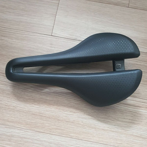 본트레거 에올루스 콤프 안장 145mm (미사용 신품)