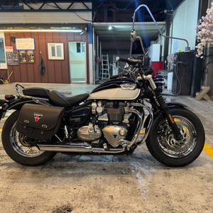 트라이엄프 스피드마스터 이미지