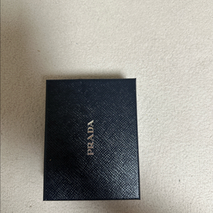 프라다 사피아노 반지갑 블랙 색상입니다