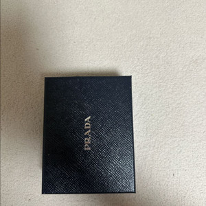 프라다 사피아노 반지갑 블랙 색상입니다