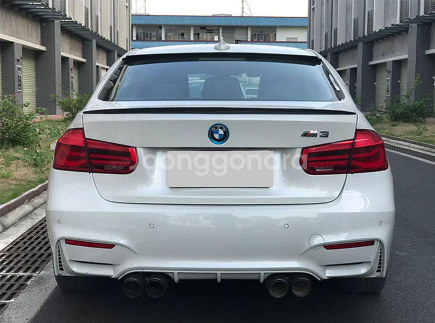 BMW 3시리즈 F30 M3 F80 블랙 카본 스포일러--0