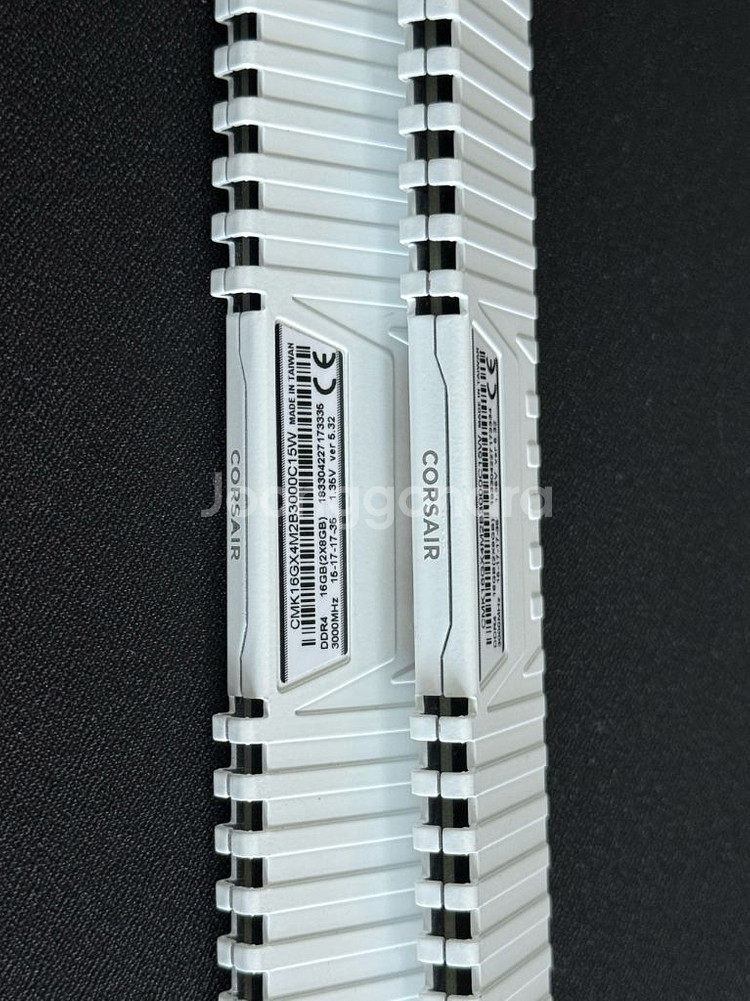 커세어 벤전스 DDR4 16g (8g X 2)--1