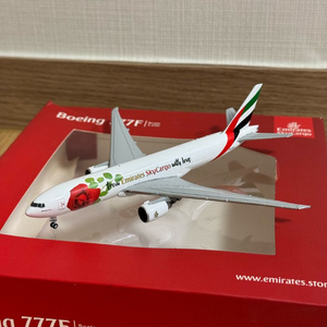 1:400 제미니젯 에미레이트 보잉 777F 장미특도