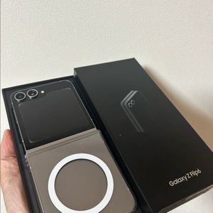 갤럭시Z플립6 512G 새제품급+추가등등