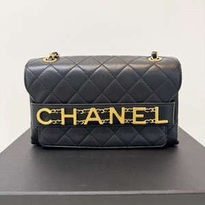 샤넬 이니셜 로고 플립백 (한정판)