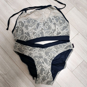 폴루엣 레이스 홀터넥 폴웨어 사이즈s