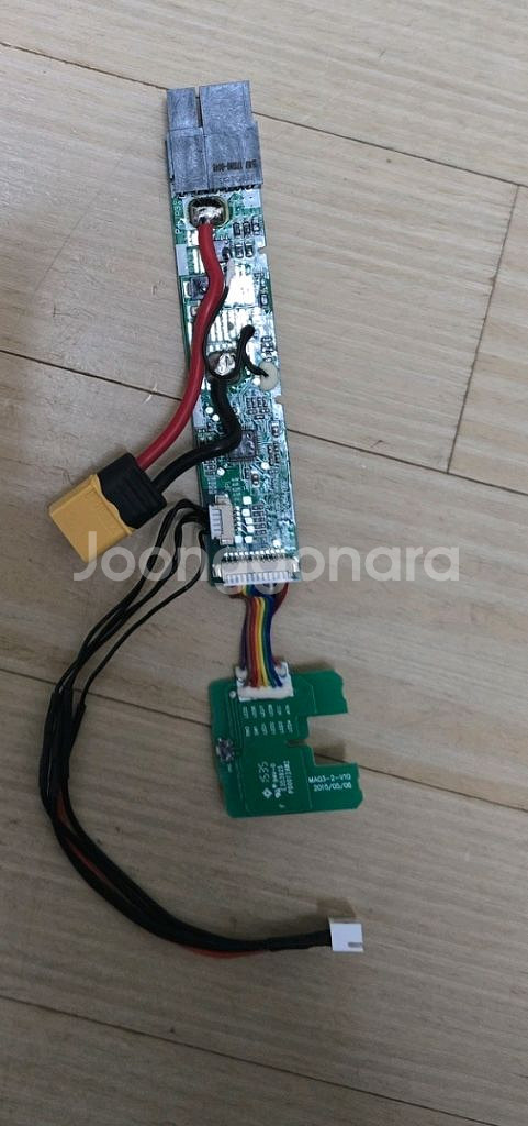 3DR solo 리튬배터리 끼울수있는 배터리보드 팝니다--0