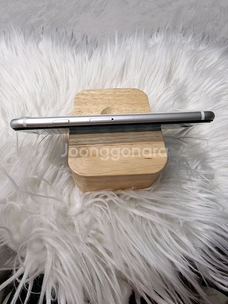아이폰 SE2 64G 화이트 판매합니다!(선물용)--3