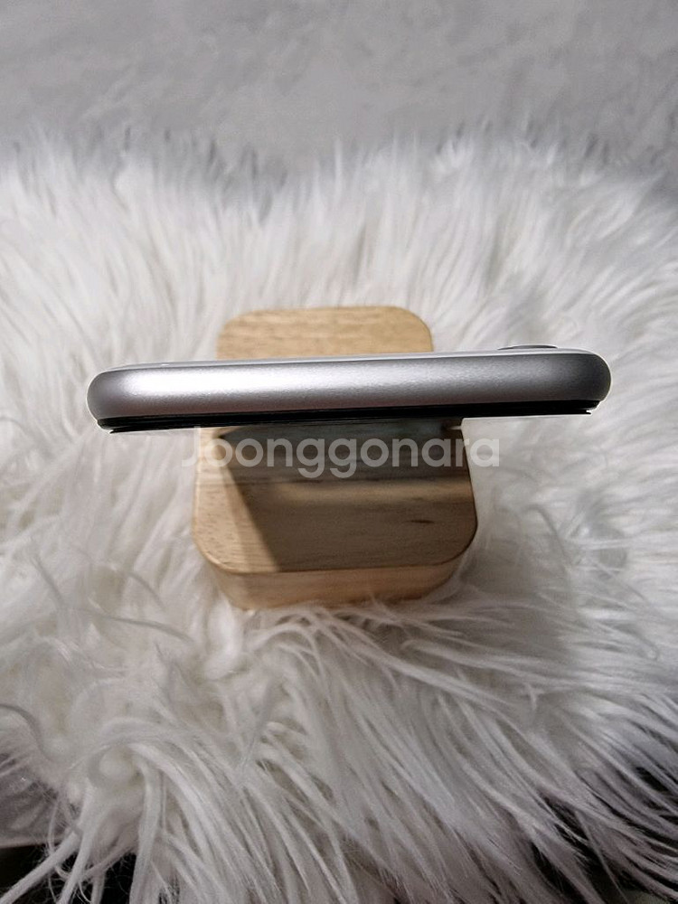아이폰 SE2 64G 화이트 판매합니다!(선물용)--5