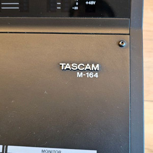 TASCAM M-164 믹서