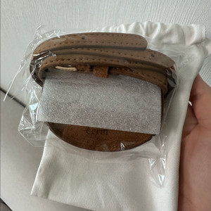 에크린 코인백 브라운 색상 새제품