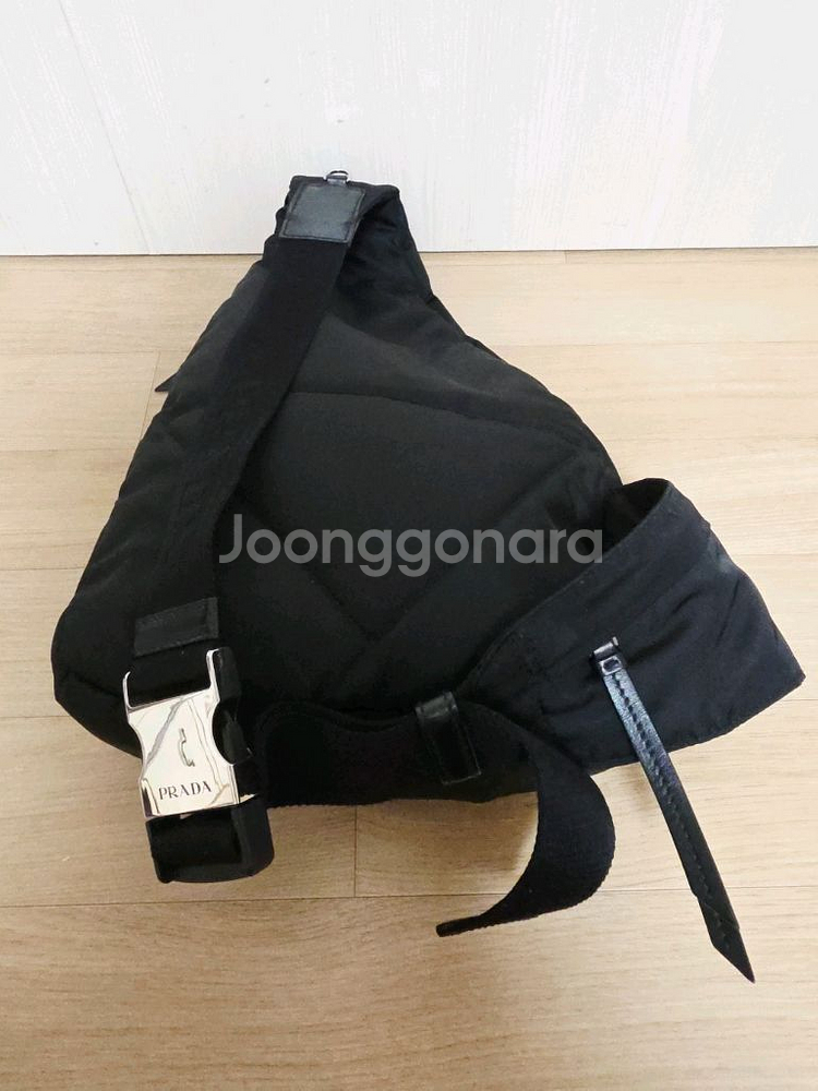 프라다 리나일론 힙쎅 남녀공용--3