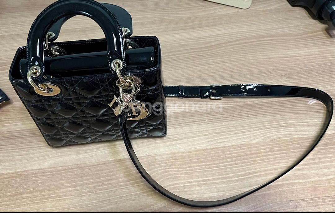 디올 레이디백 블랙 페이던트--1