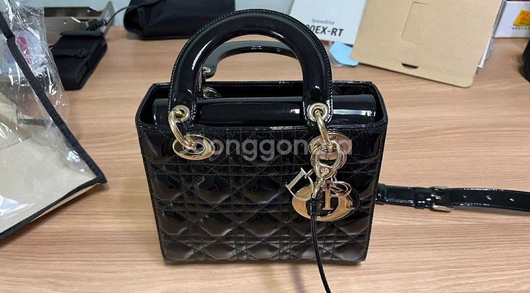 디올 레이디백 블랙 페이던트--2