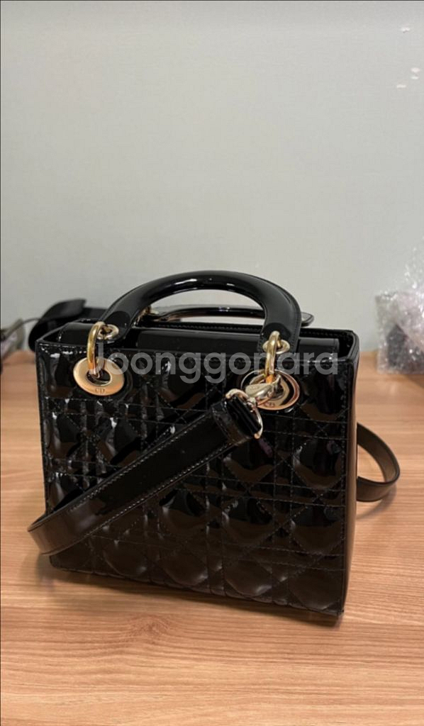 디올 레이디백 블랙 페이던트--4