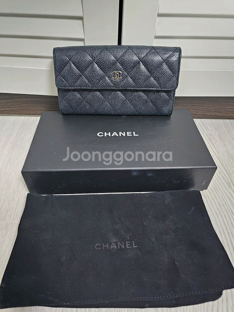 정품 샤넬 은장 캐비어 장지갑 (19번대)--0