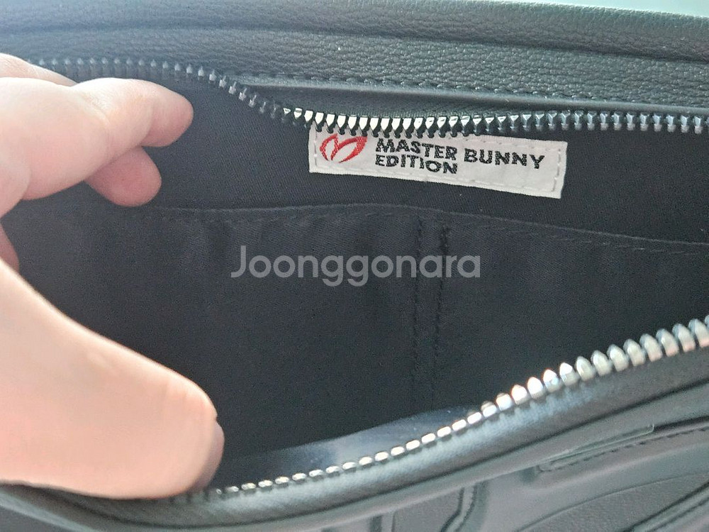 마스터버니 클러치백 가방 블랙 거의새상품--3