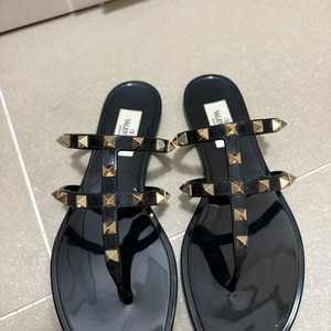 발렌티노 쪼리샌들