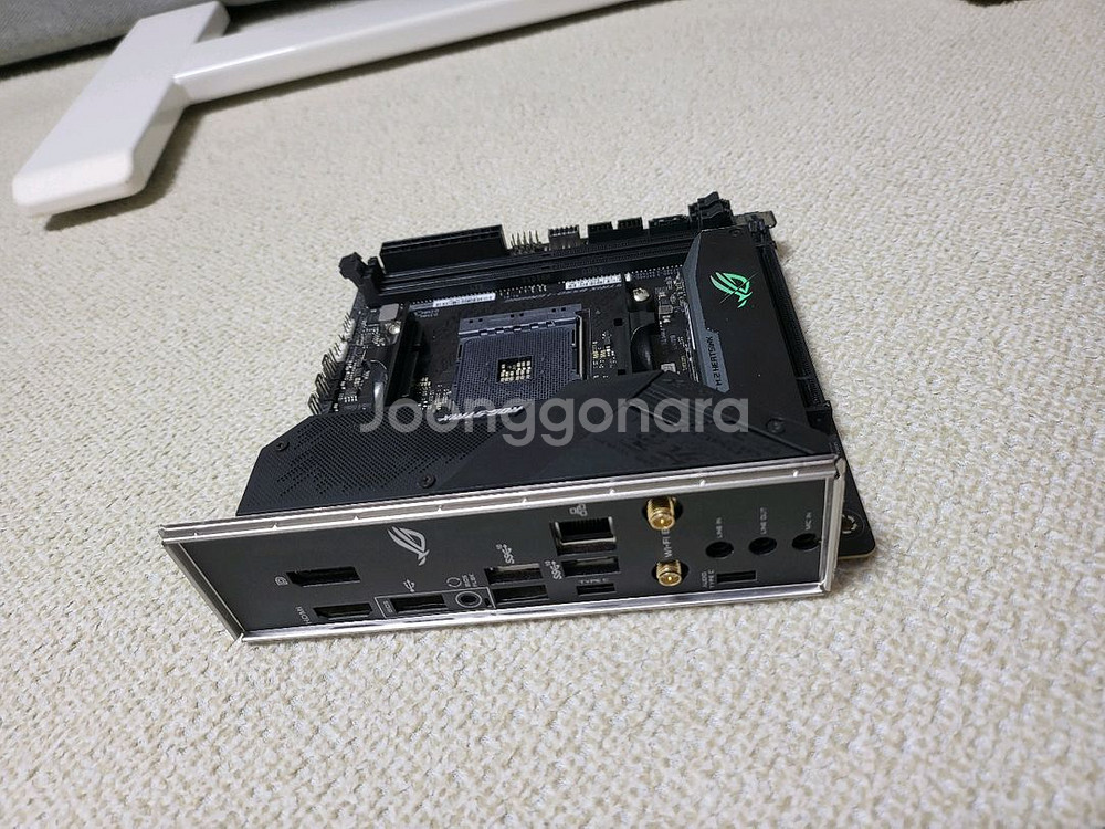 asus b550i rogstrix--3