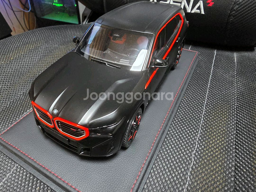 BMW XM 1:18 스케일 다이캐스트 판매합니다.--0