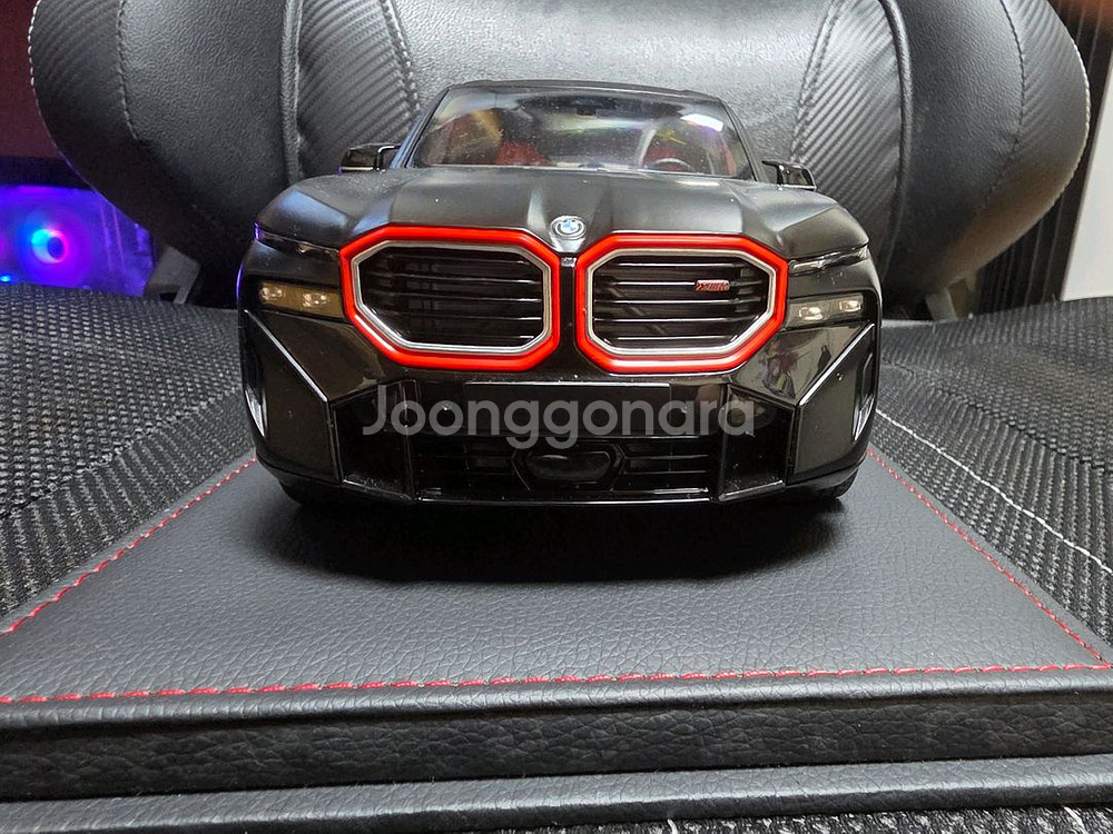 BMW XM 1:18 스케일 다이캐스트 판매합니다.--1