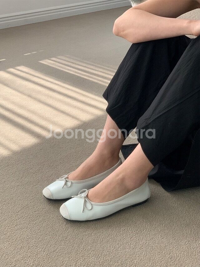 양가죽 화이트 플랫슈즈 235,225--2